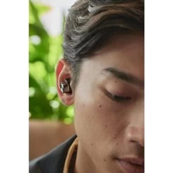 Bowers & Wilkins Pi7 S2 Schwarz Matt -3C Shop high b w pi7 s2 satin black campaign 6 182593 534x800